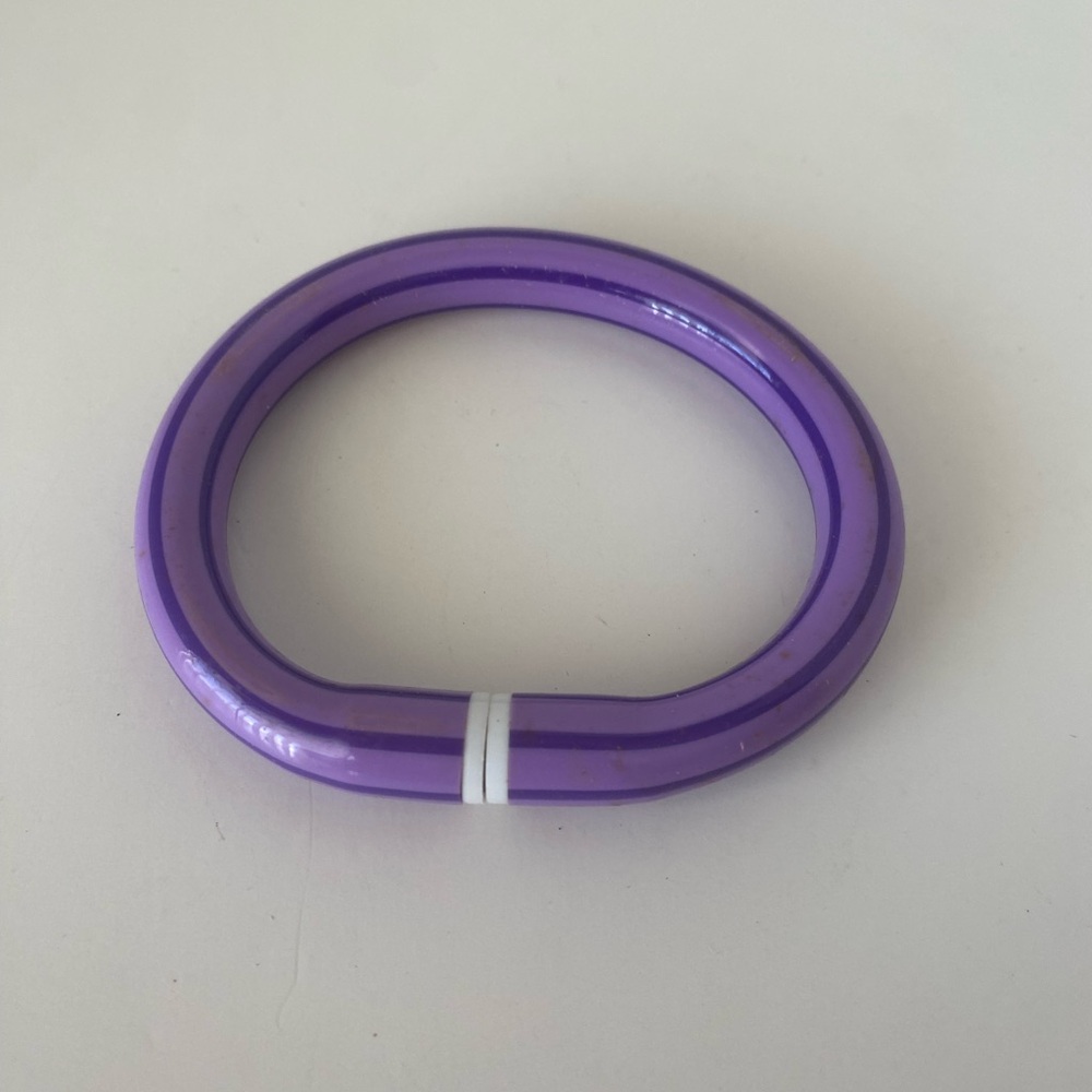Vintage Avon wrist, rider bracelet, purple, NIB - Picture 3 of 4